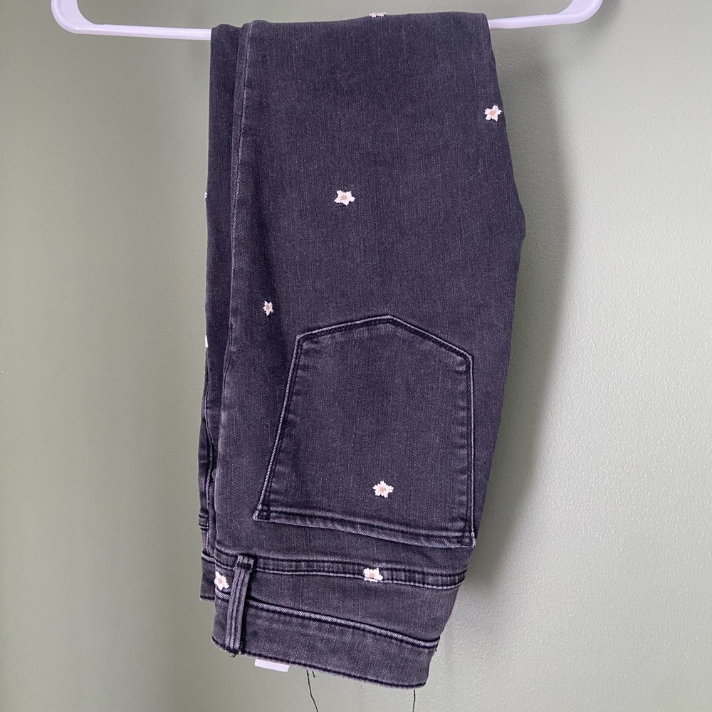 Abercrombie & Fitch Black Cropped Jeans with White Floral Accents